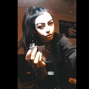 Meet your Posher, Dee